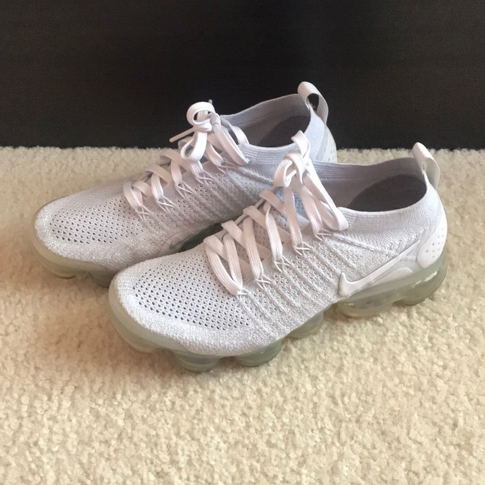 White nike vapormax